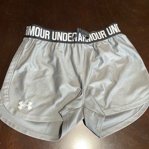 Under Armour Loose Athletic shorts youth